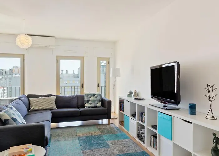 Stunning 2 Bed Apt, Sleeps 4 nr Entrecampos