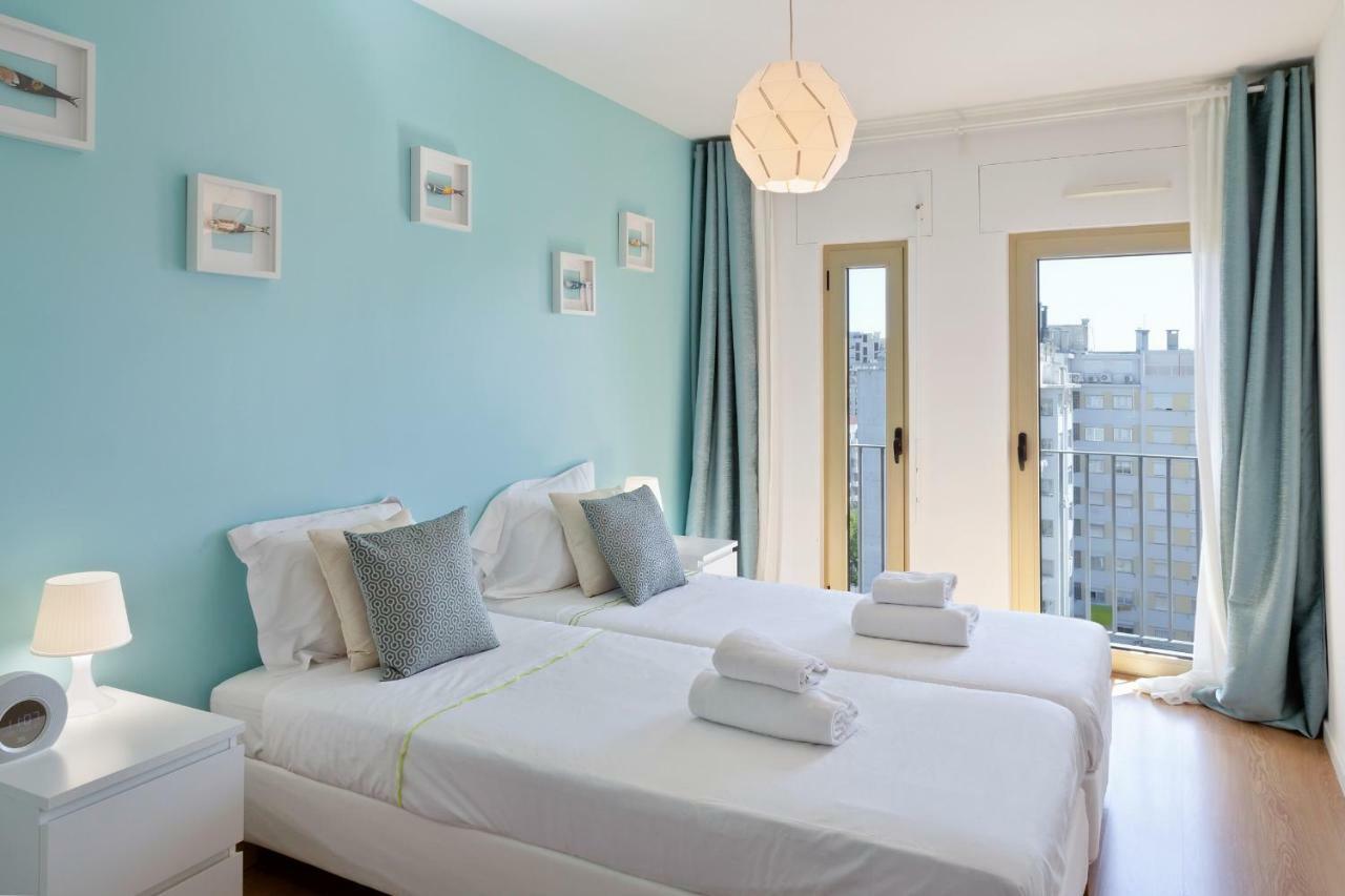 Stunning 2 Bed Apt, Sleeps 4 Nr Entrecampos Lissabon
