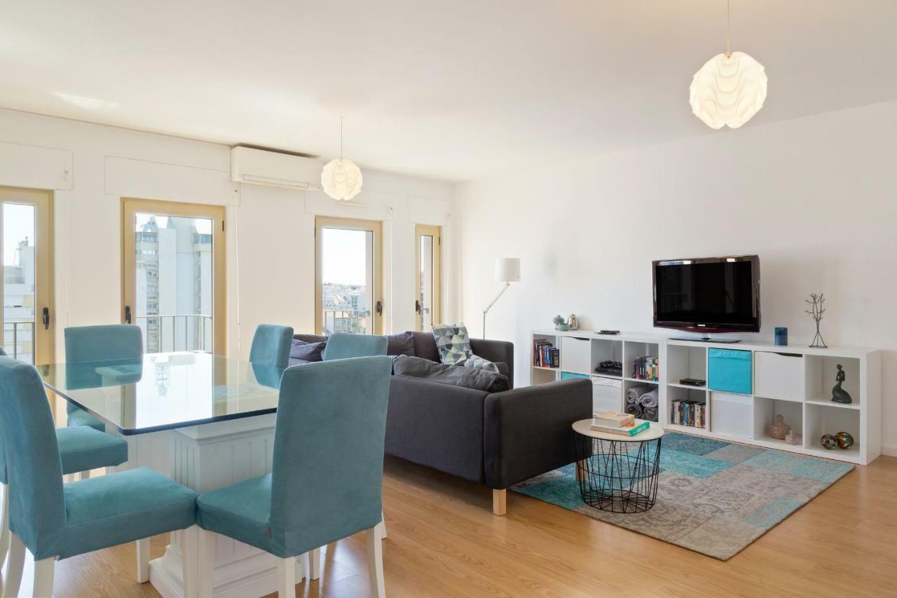 Stunning 2 Bed Apt, Sleeps 4 Nr Entrecampos Ferienhaus *