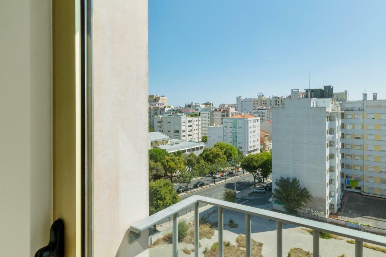 Stunning 2 Bed Apt, Sleeps 4 Nr Entrecampos Ferienhaus Lissabon